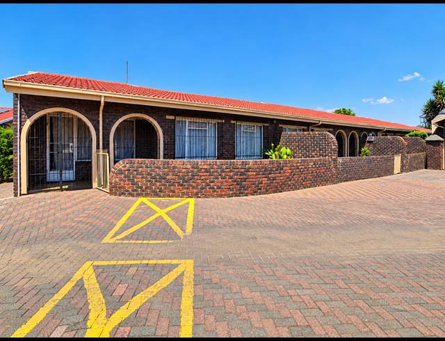2 BEDROOM TOWNHOUSE FOR SALE IN THREE RIVERS